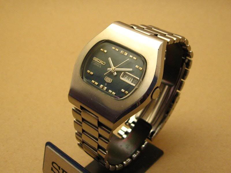 seiko tv dial watch
