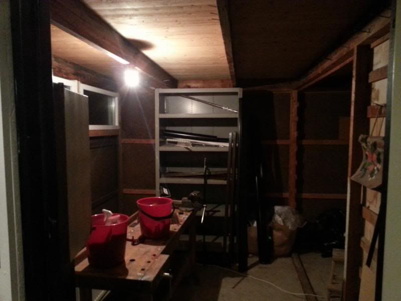 http://i50.photobucket.com/albums/f305/Quinnan/Projekt%20Garage/2013-12-15182353_zpsfc37782b.jpg