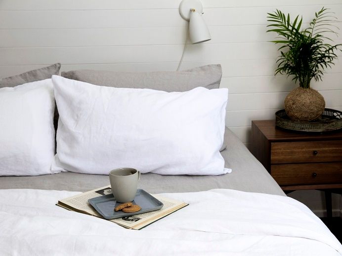  photo white-duvet-with-soft-grey-sheets-4_zps6wm3gby9.jpg