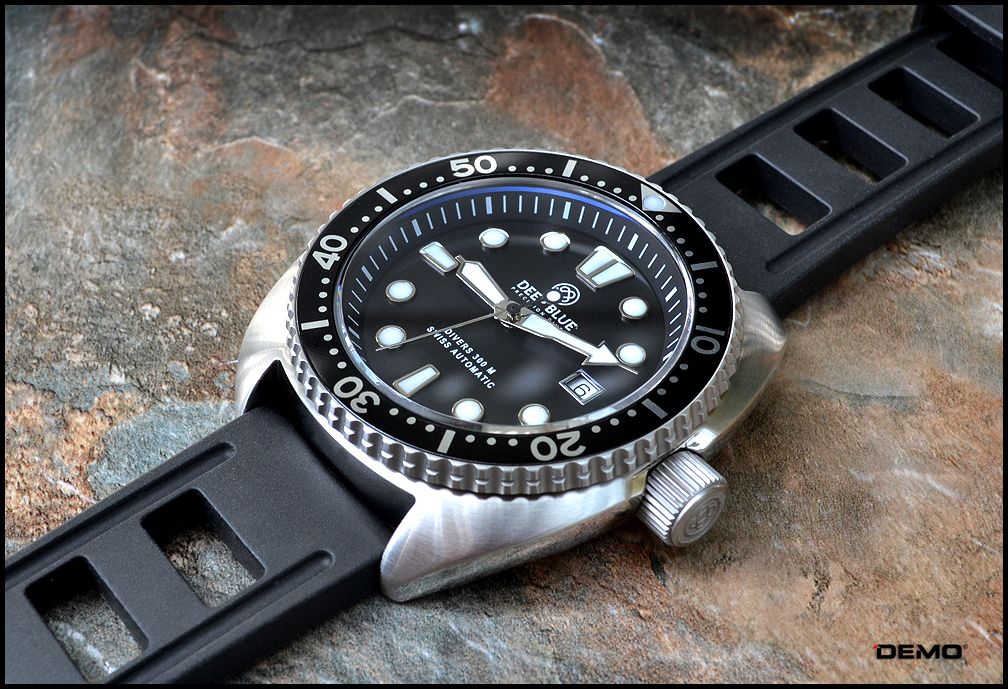 deep blue military diver 300 swiss automatic