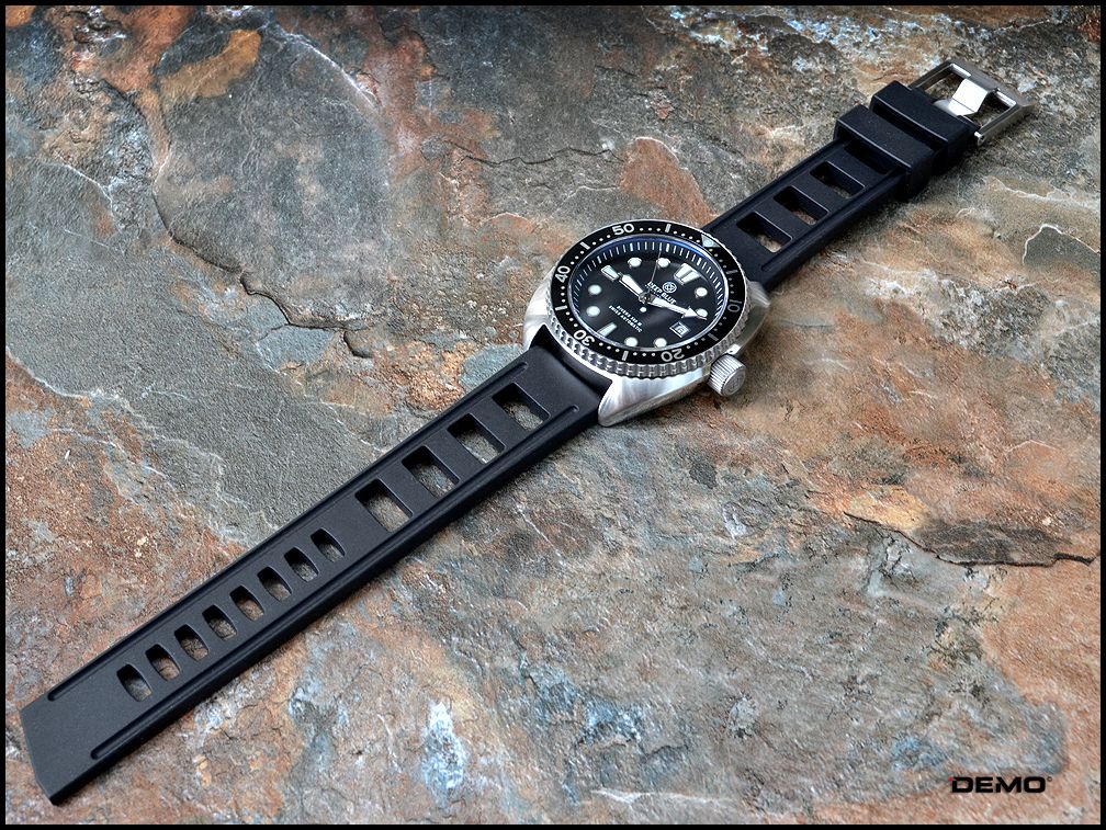 deep blue military diver 300 swiss automatic