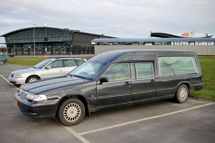  photo volvo_900-series_wagon_hearse_1_zps2a63142a.jpg