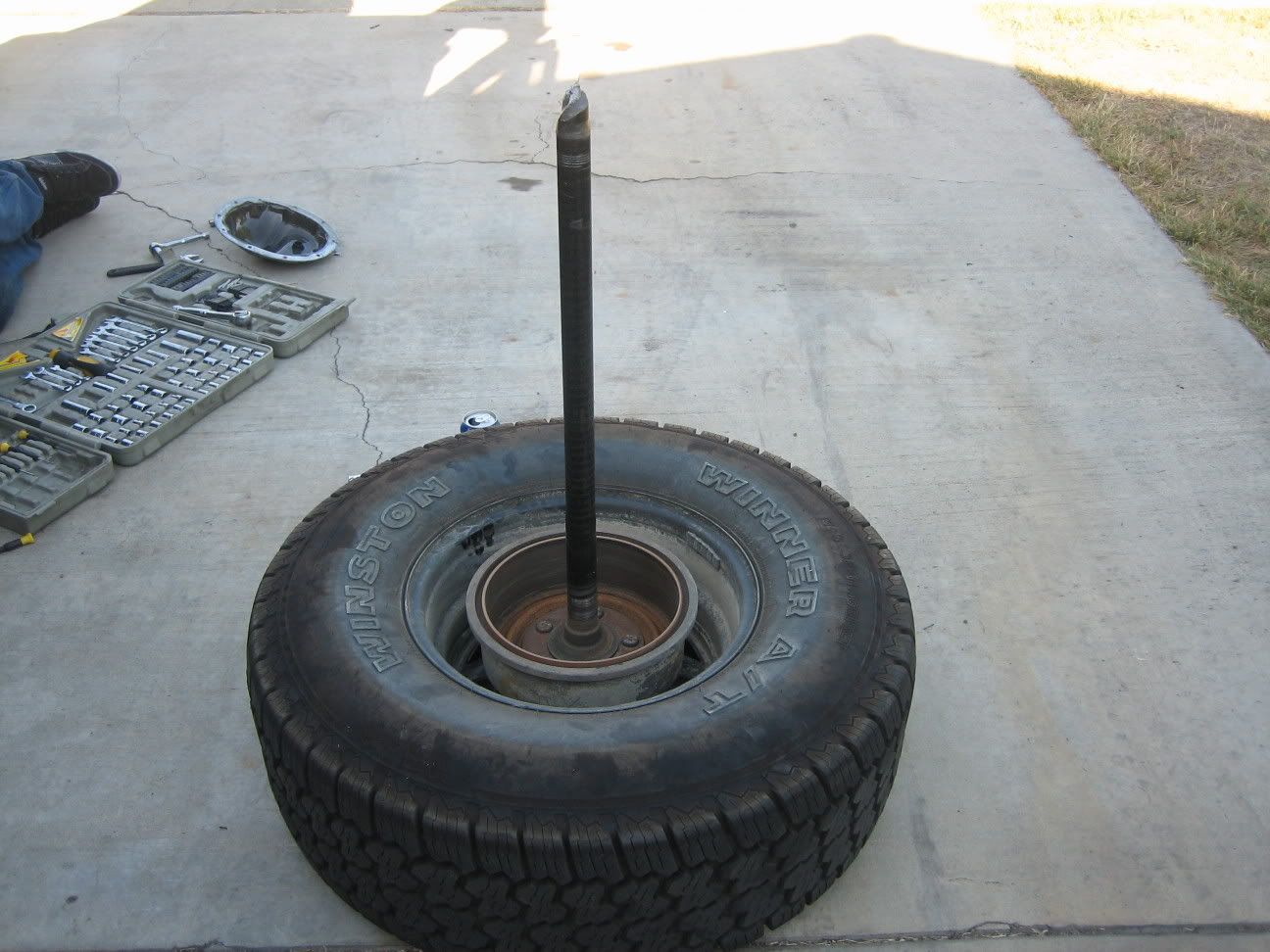 BROKEN AXLE shaft..help..*PICS*