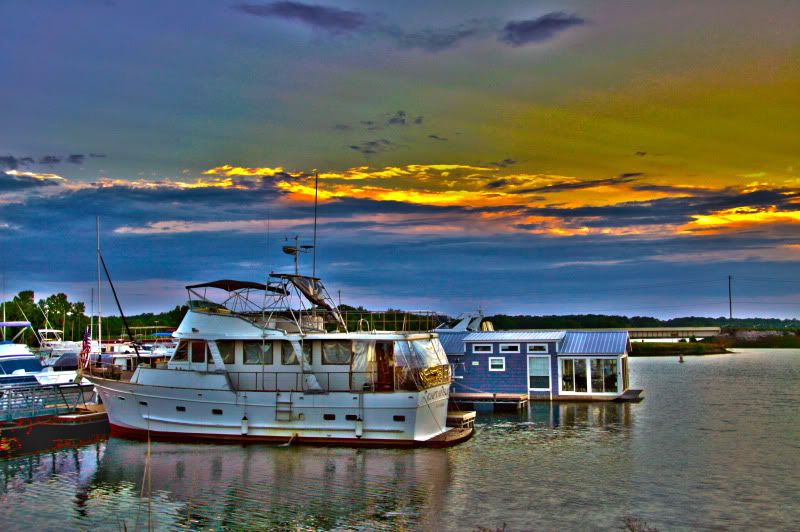 IMAGE: http://i50.photobucket.com/albums/f332/dean_1000/SIngleboat_HDR2.jpg