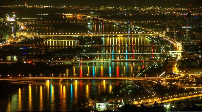 88020__light-at-bridges-on-the-danube-in
