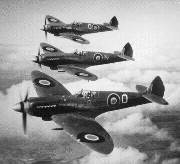 http://i50.photobucket.com/albums/f336/griffon85/Misc/15-Seafires.jpg