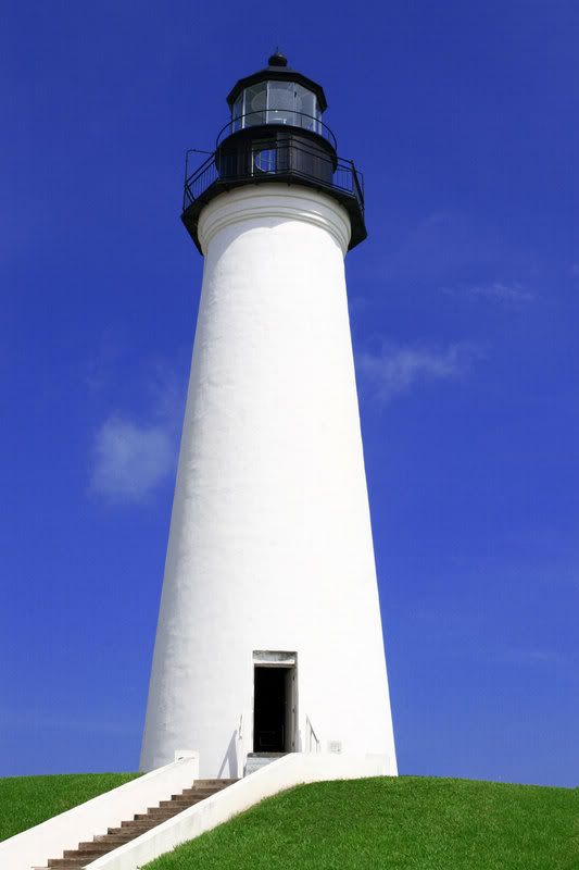 IMAGE: http://i50.photobucket.com/albums/f340/el-dee/light-house-copy.jpg