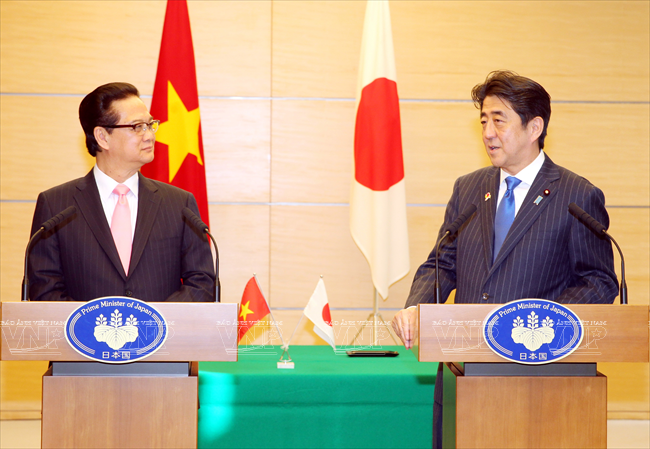 photo 1912201313463567116_zps64yqper5.png