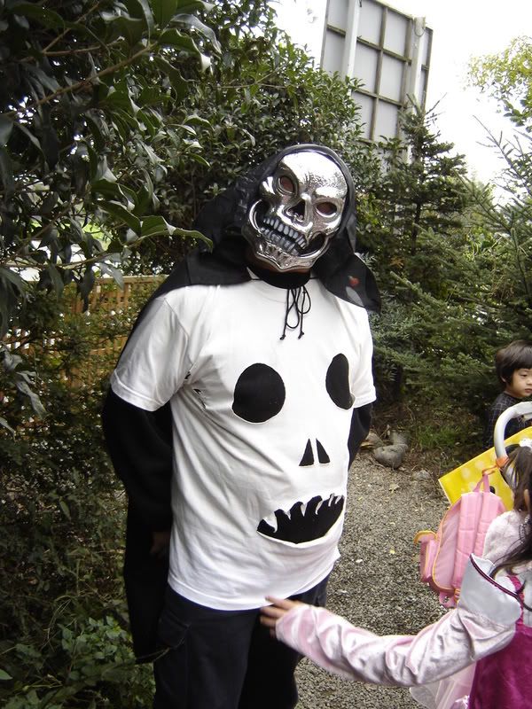 http://i50.photobucket.com/albums/f348/trenody/Japan/Halloween%202008/DSC01549.jpg
