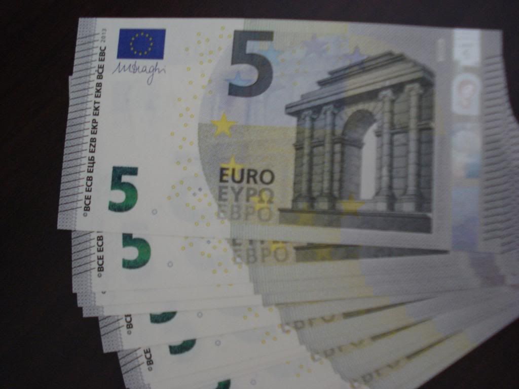 Đổi tiền lì xì tết loại 5 Euro mới phát hành năm 2013 và 2$ series 2009 Đổi tiền lì xì tết loại 5 Euro mới phát hành năm 2013 và 2$ series 2009