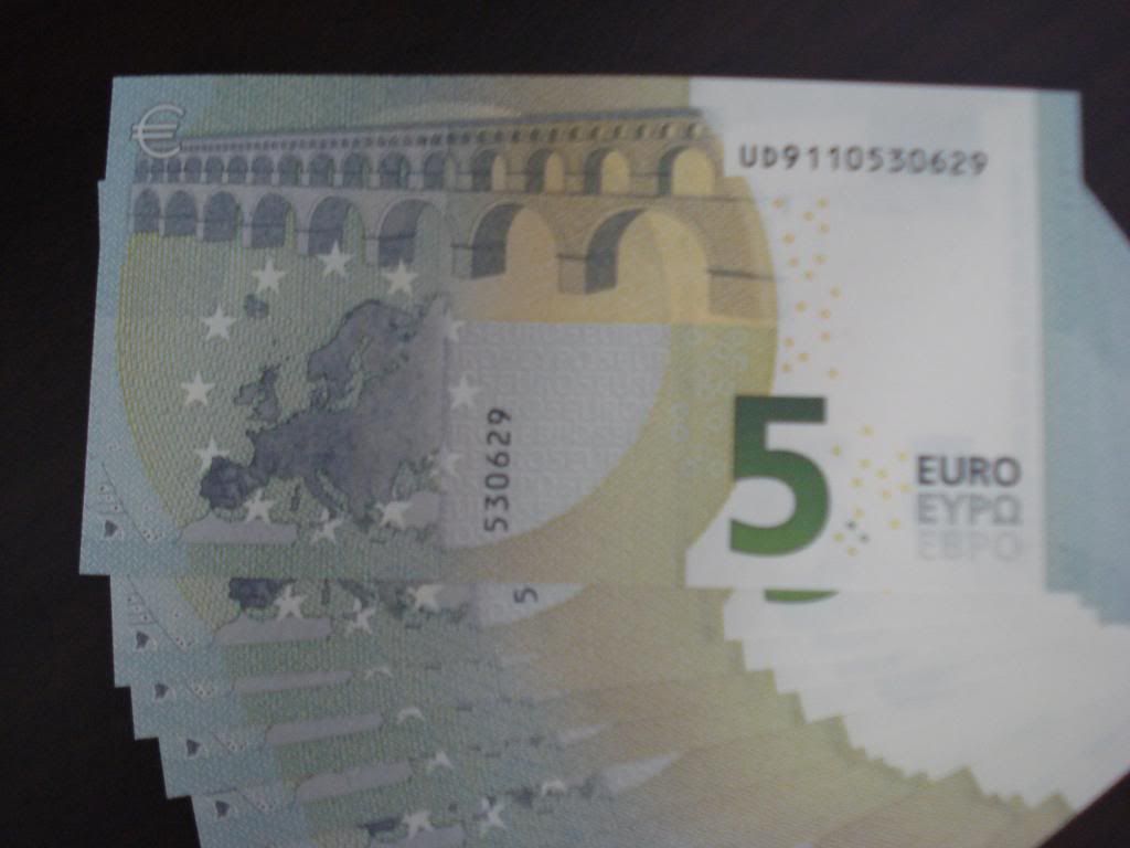 Đổi tiền lì xì tết loại 5 Euro mới phát hành năm 2013 và 2$ series 2009 Đổi tiền lì xì tết loại 5 Euro mới phát hành năm 2013 và 2$ series 2009