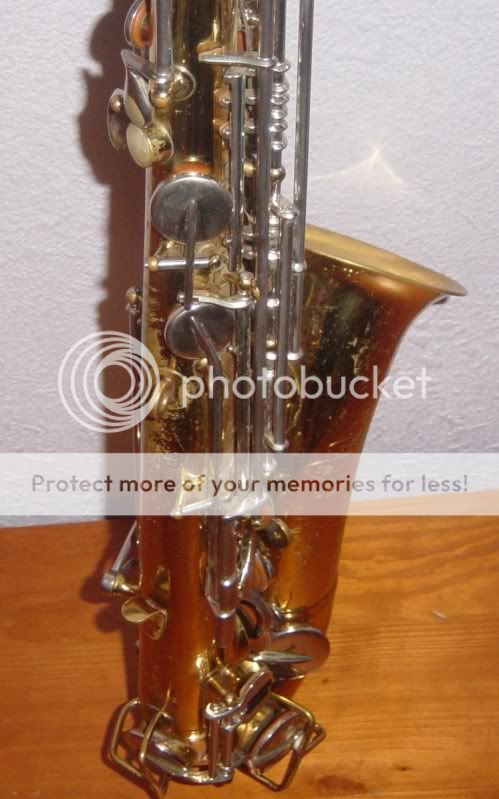 BUESCHER ARISTOCRAT 1975 Saxophone w/Case  